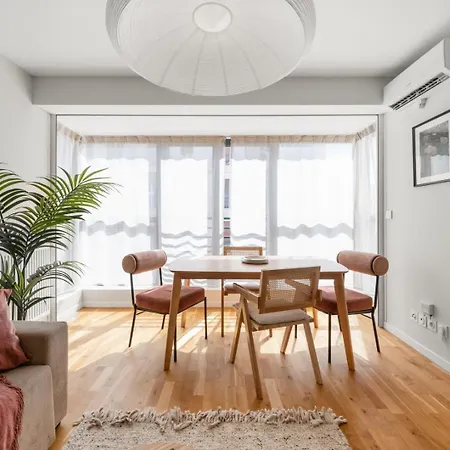 Stunning & Bright - 2 Bedrooms - Parking Wifi/ac Appartamento Nizza