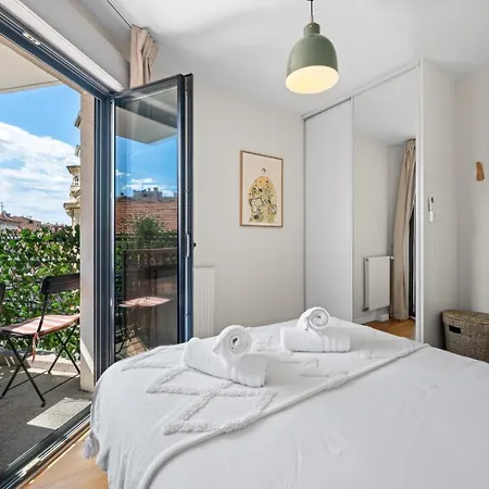 Stunning & Bright - 2 Bedrooms - Parking Wifi/ac Apartment