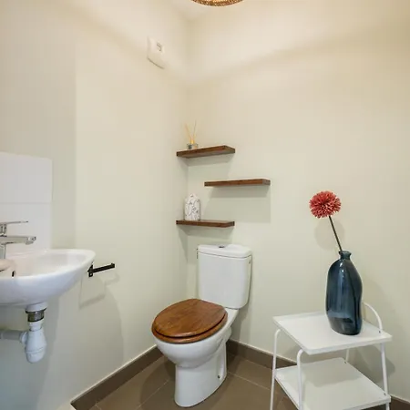 Apartment Stunning & Bright - 2 Bedrooms - Parking Wifi/ac