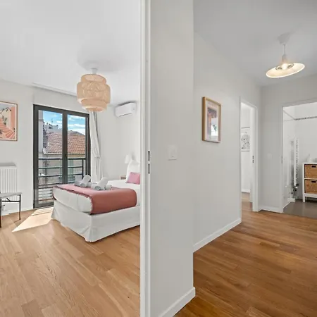 Stunning & Bright - 2 Bedrooms - Parking Wifi/ac Apartment